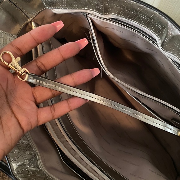 Michael Kors Metallic silver bag - Picture 4 of 10